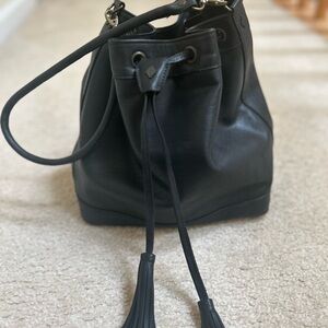 Nena & Co. Black Leather Crossbody Bucket